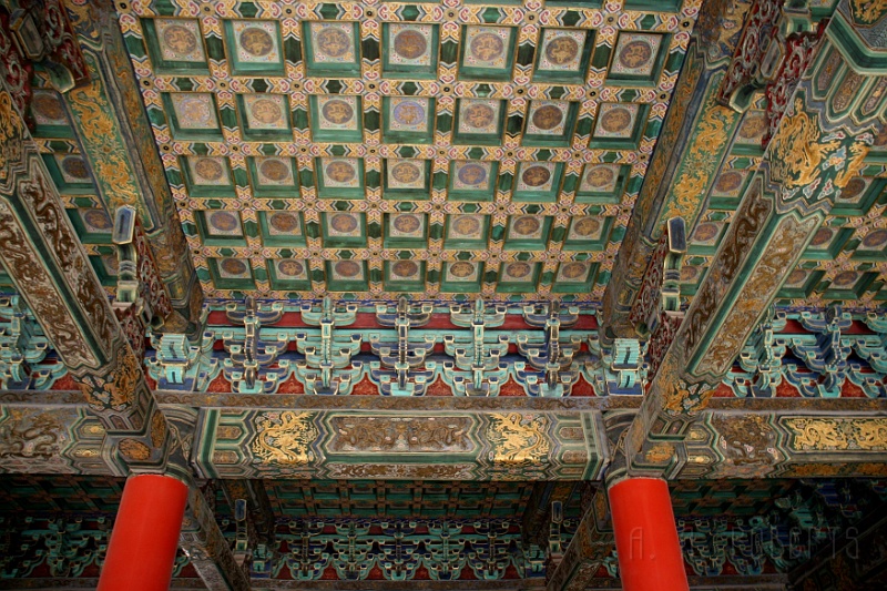 fc8.jpg - Here is some of th detail work on a ceiling... very nice.