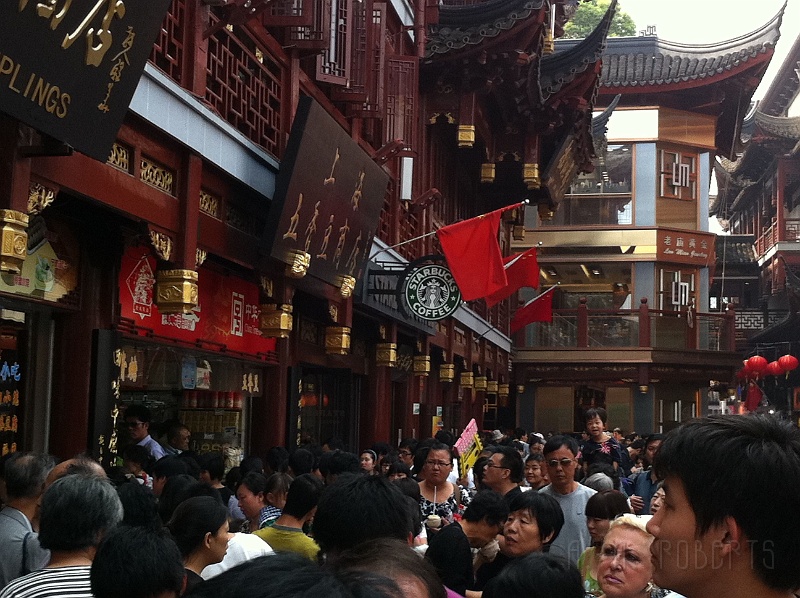 sh11.jpg - Yes, Starbucks is here too.