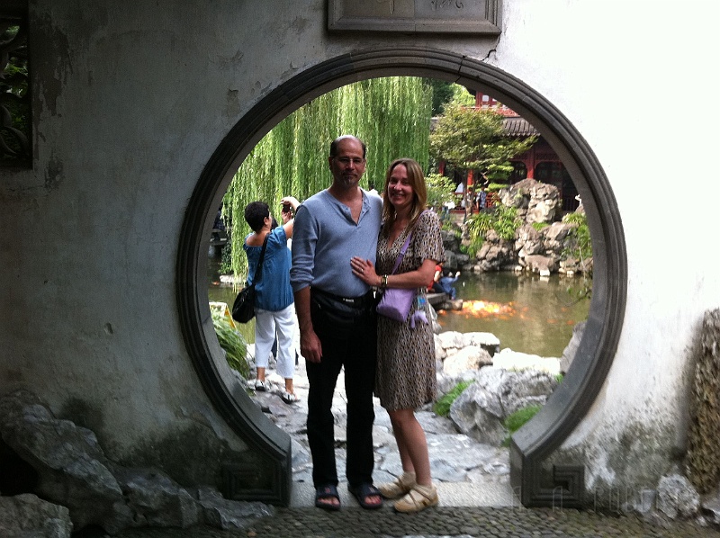 sh16.jpg - Evidently round doors are for lovers.