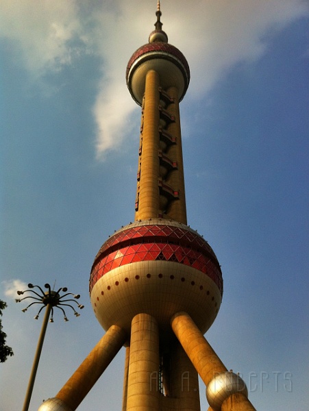 sh18.jpg - This is the television tower up close and personal.  It is the third biggest in the world and the biggest one in Asia.  This photograph can not convey how massive this thing is.