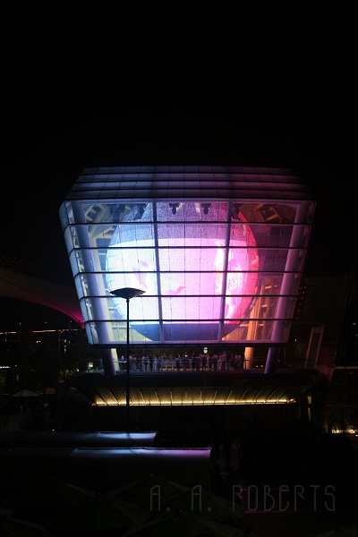 sh29.jpg - So this display was the size of a multistory house.  That sphere inside the glass case would change colors and images.  The next few shots show some of its various aspects.