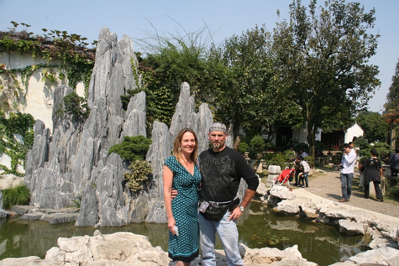 sh67.jpg - Tourist shot!  Look at the American fox!  She is soooo beautiful!  Some day when I grow up I'll marry a beautiful woman like that and... Wait a second!  That's my wife!!!!!