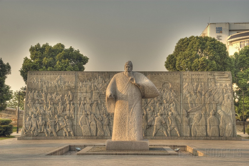 sh84.jpg - This was a famous general who defended this city against some bad guys.