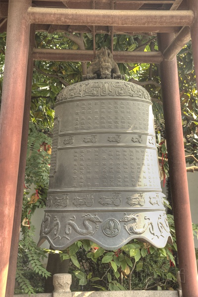 sh92.jpg - This is the dinner bell... no not really.