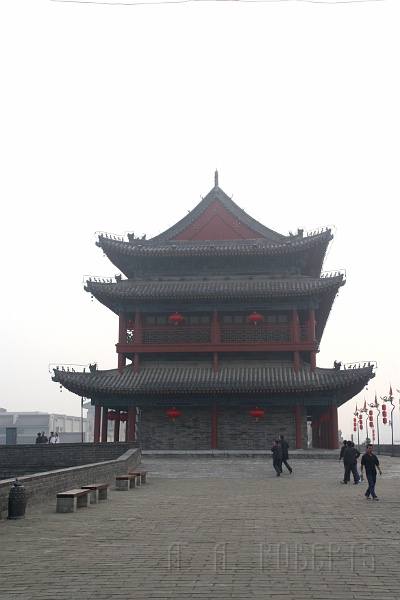 x4.jpg - This is one of the buildings on TOP of the wall!