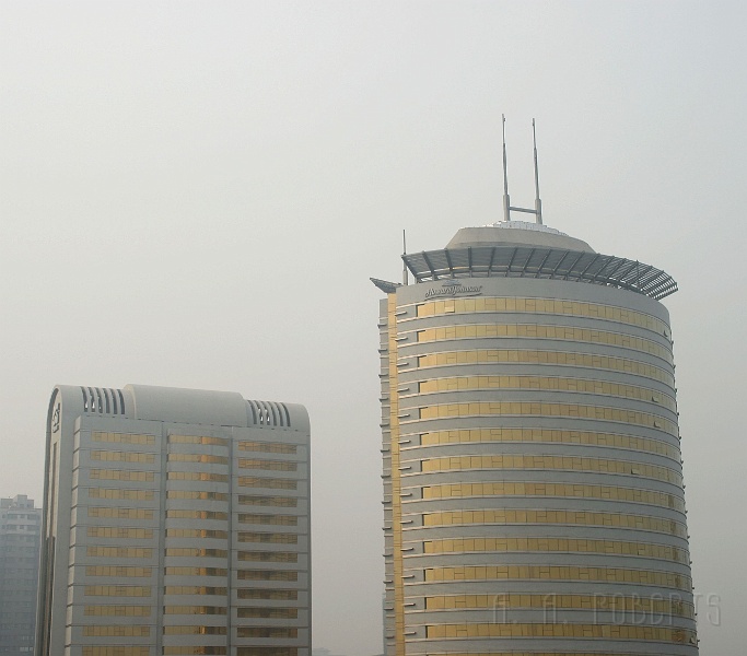 x5.jpg - It amazes me... the difference between HoJo's in America and China...
