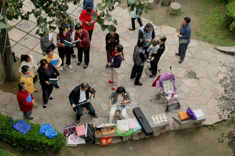 x9.jpg - These folks were performing chinese choral/folk music.