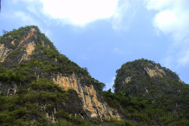 quilin5.jpg - This is behind our hotel again.