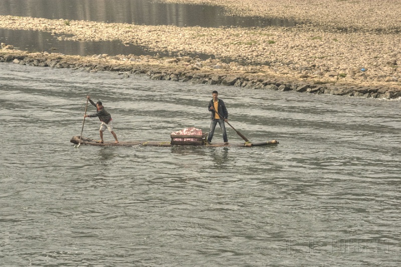 ys38.jpg - Or some sell stuff to the passing boats on these bamboo rafts.