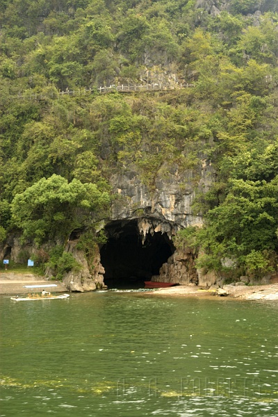 ys44.jpg - You can take a tour in this cave although we did not.