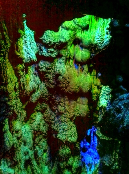 cave6.jpg - The caves in Sydney were nice, but these were spectacular.