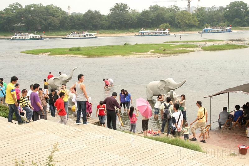 guilin10.jpg - Splash zone on the river!