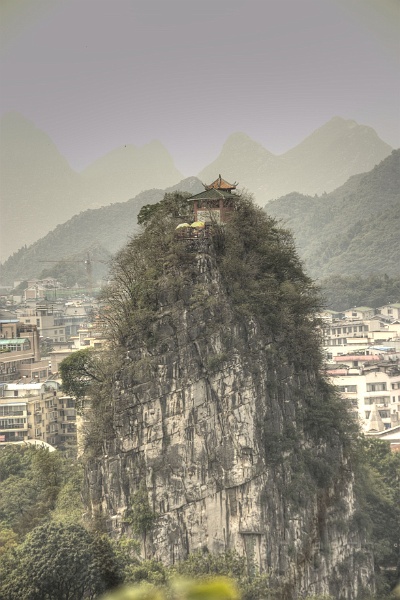 quilin19.jpg - That is a place where you do not want to fall down the stairs.