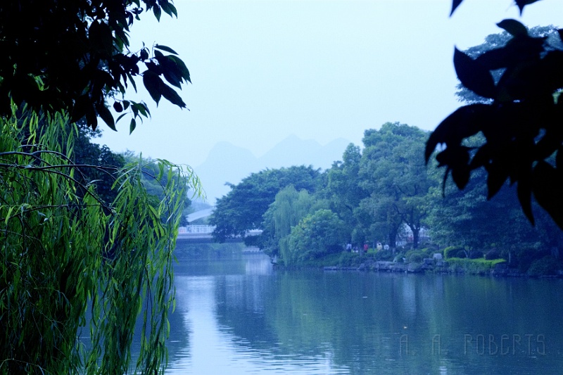 quilin26.jpg - It is lit up with beautiful lights and is very tranquil