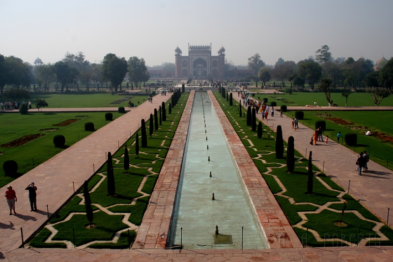 IMG_5997.JPG - This is looking back from the Taj out over the gardens to the main gate.