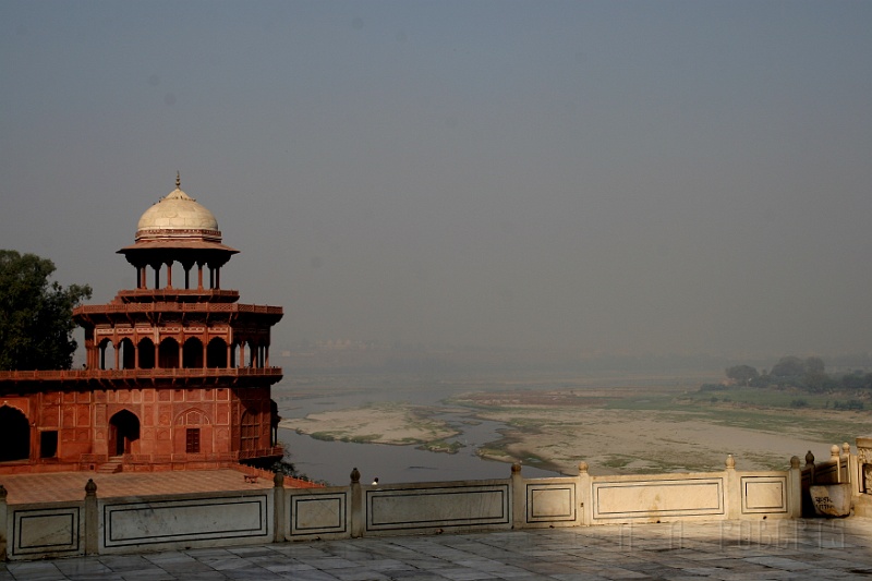 IMG_6006.JPG - That's the Yamuna river out back... it's down a bit.