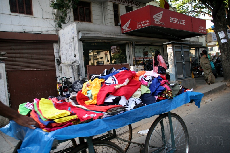 IMG_4839.JPG - Vendors wheel their carts about town and through traffic.
