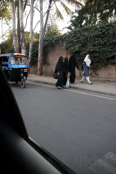 IMG_4894.JPG - Being a westerner I'm fascinated by the women in Habibs walking on the side of the street.