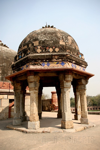 IMG_5864.JPG - This is one of the little domes on top of the tomb.  They must have been a nice place for lunch.