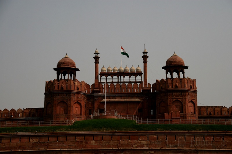 IMG_5919.JPG - On to the Red Fort we go.  You will never guess why on earth they call it the red fort.
