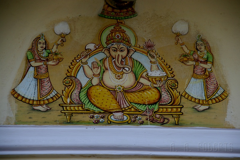 IMG_6105.JPG - Of course Ganesha is there to greet you.