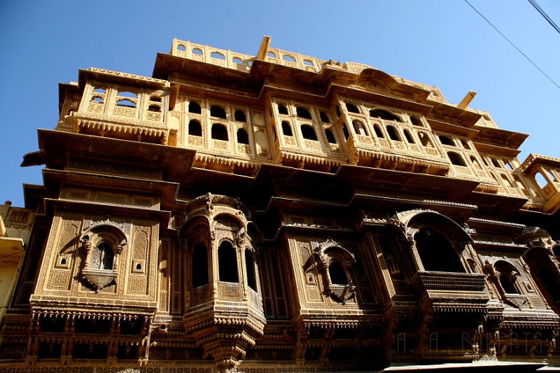 IMG_6152.JPG - This Haveli was built by two brothers hundreds of years ago.  One lived on one side and one on the other.
