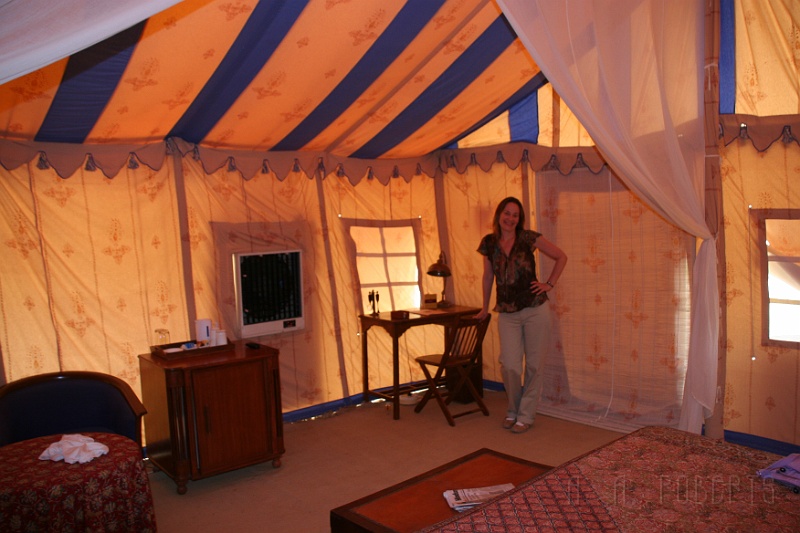 IMG_6339.JPG - It had air conditioning!  A sandstone floor!!!  A huge comfy bed!!!