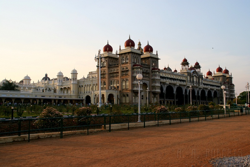 IMG_5772.JPG - As you can see the palace is rather nice.