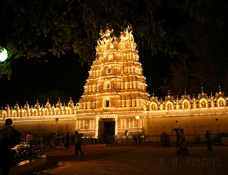 IMG_5809.JPG - This is one of the temples we saw earlier.
