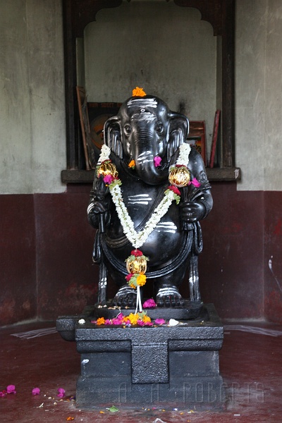 IMG_5109.JPG - Ganesh!   I really like this God.