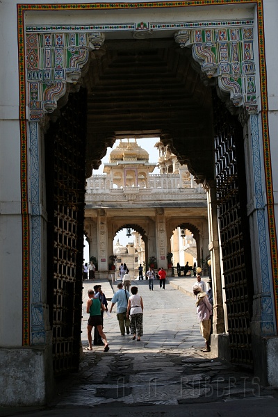 IMG_6695.JPG - Here's the main gate to the palace complex.