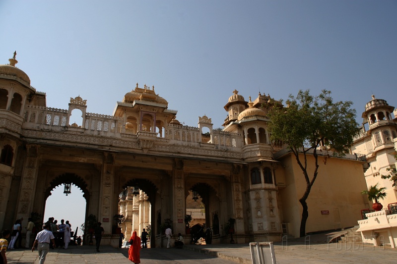 IMG_6697.JPG - So now where going to take a tour of the palace in Udaipur and get some history of the place.