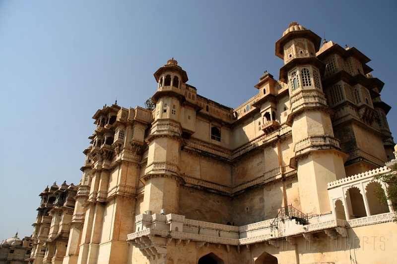 IMG_6699.JPG - Here's the outside of the palace.