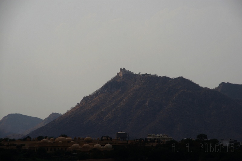 IMG_6858.JPG - Here's another Monsoon palace shot taken from Jaga Mindir.