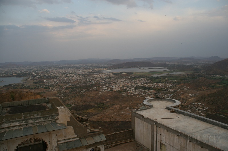 IMG_6969.JPG - Lake Pichola is on the right.