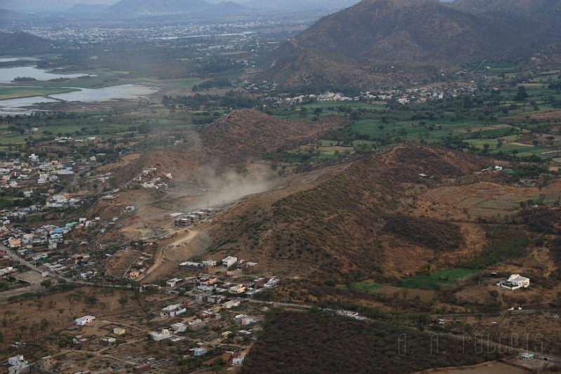 IMG_6979.JPG - Check out the sandstorm down below!