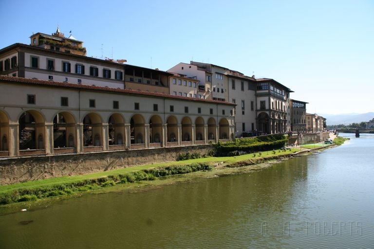IMG_3889.jpg - The banks of the Arno.