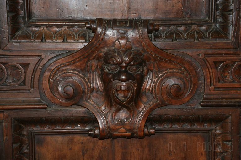 IMG_3379.jpg - I love the carvings on some of the doors.