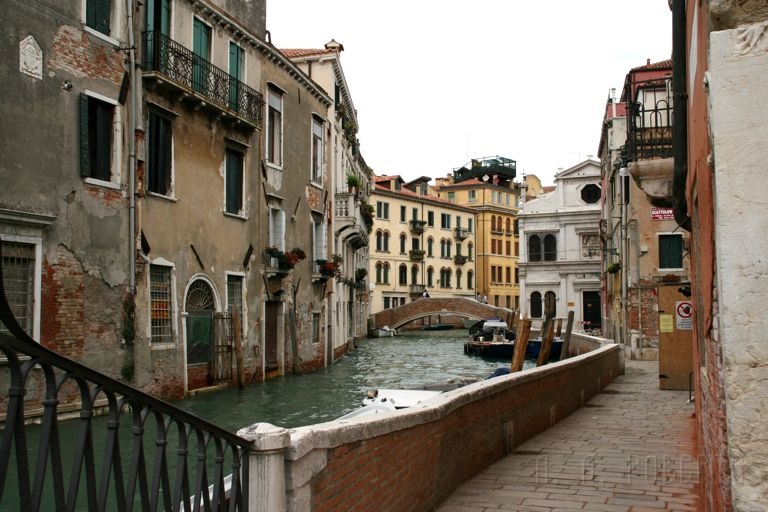 IMG_3484.jpg - A typical side street... canal... whatever.