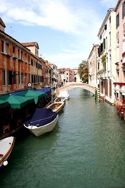 IMG_3489.jpg - Another colorful canal.