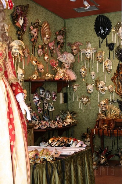 IMG_3493.jpg - A mask shop.
