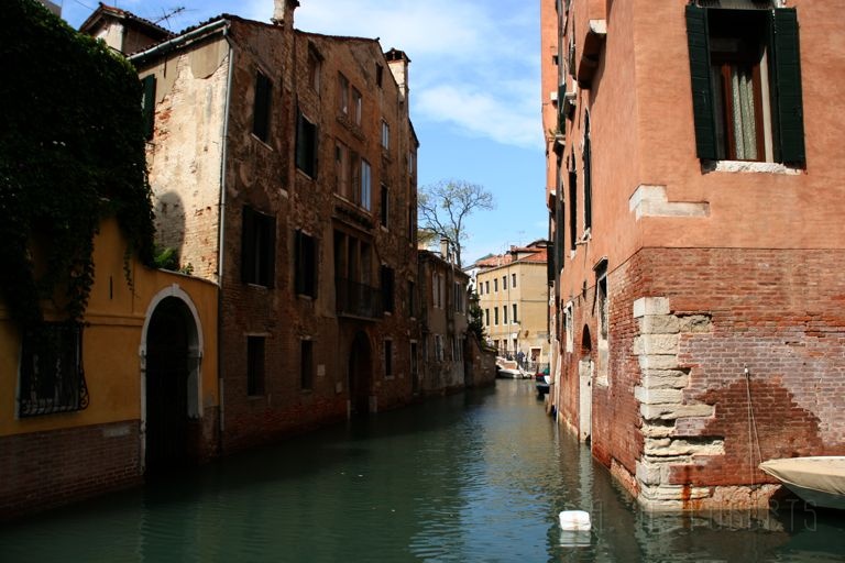 IMG_3496.jpg - Yes... this is a side street.