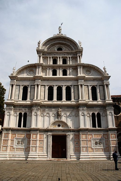 IMG_3504.jpg - One of the many churches.