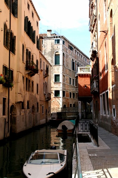 IMG_3602.jpg - A sleepy side street.