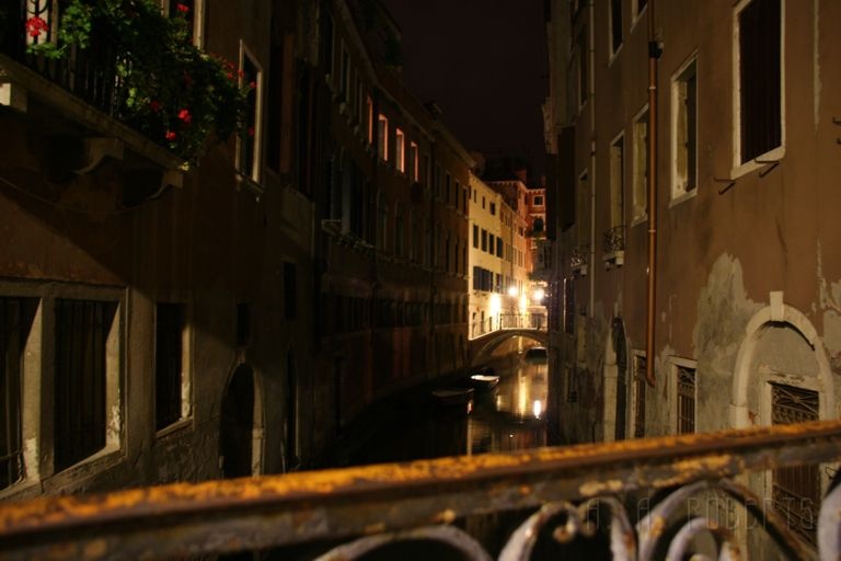 IMG_3716.jpg - It's side streets.
