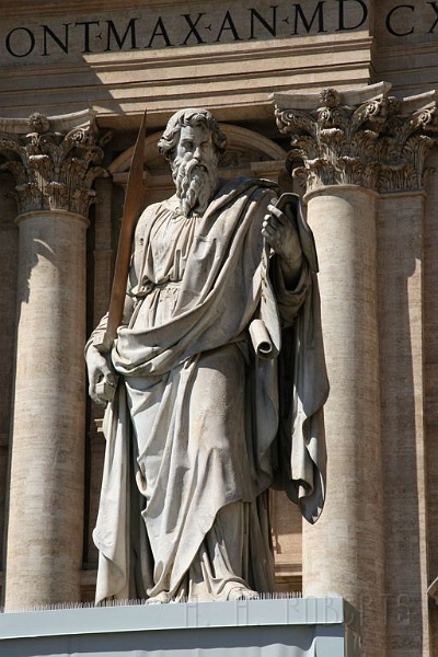 IMG_4096.jpg - This was one of the saints hanging out in front of the Vatican.  He wasn't given autographs that day.  When they're holding a really big sword it means, "No autogrpahs!"