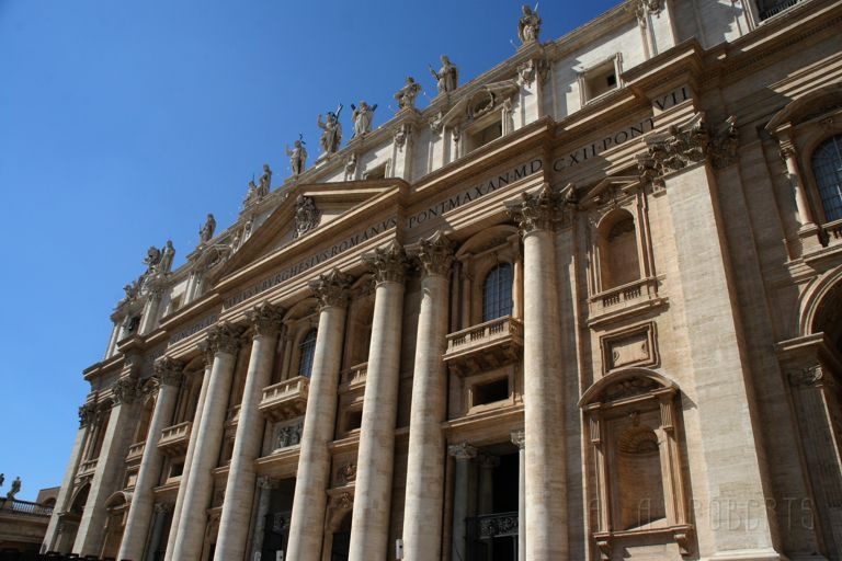 IMG_4099.jpg - This the vatican... kind of reminds me of the "Love Shack" without the tin roof.