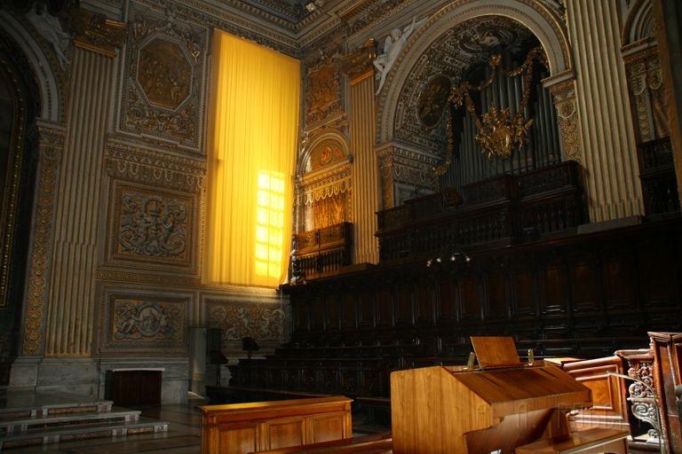 IMG_4156.jpg - This is an organ room... I wonder who the doner was?