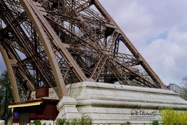 eiffel15.jpg - A footing view