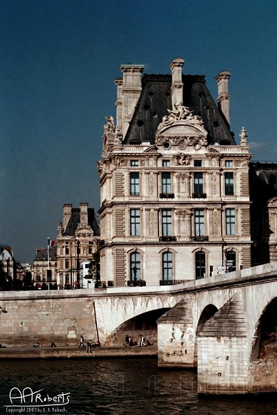 louvre3.jpg - A bridgeside view.